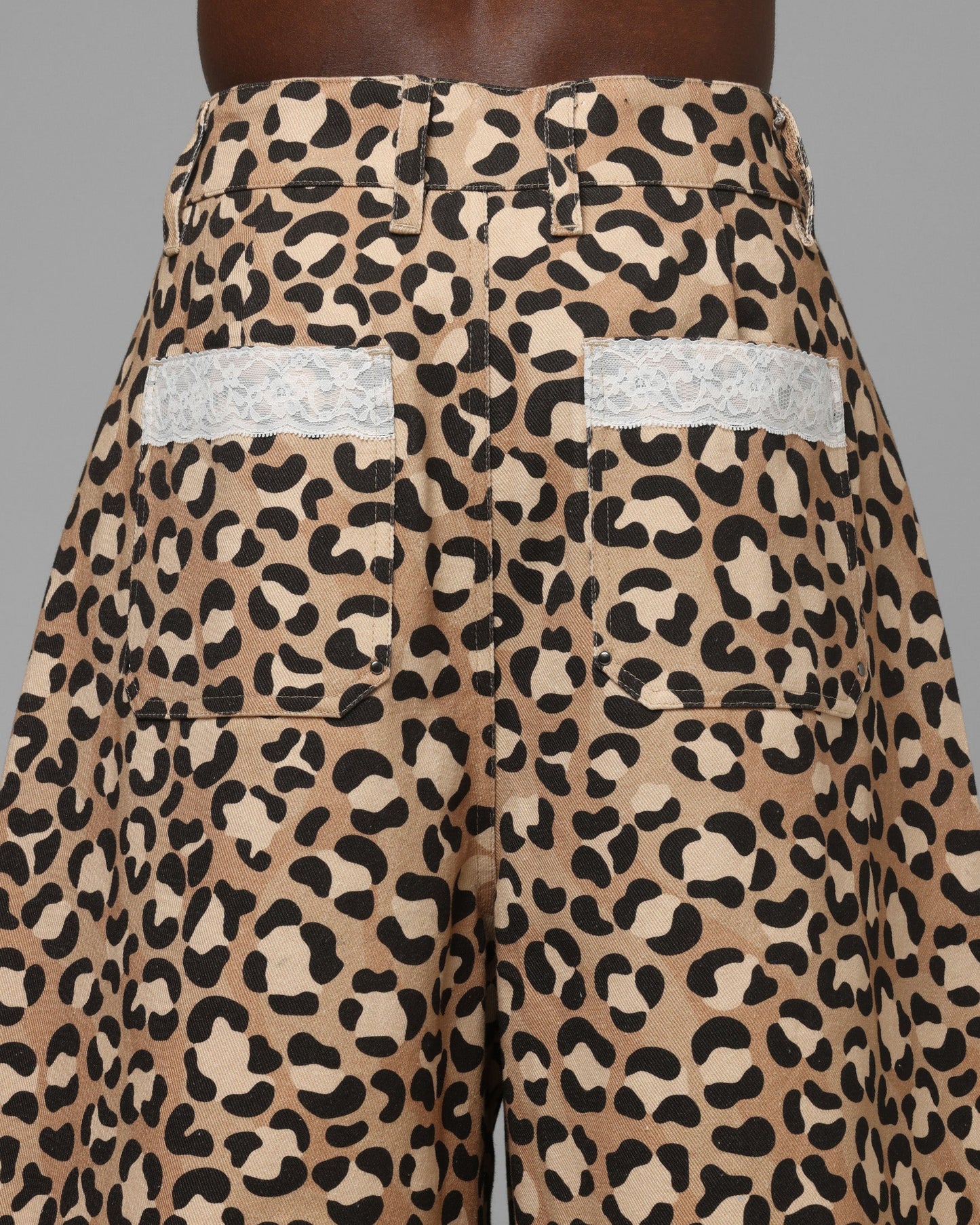 Loiter Lace Jorts Leopard