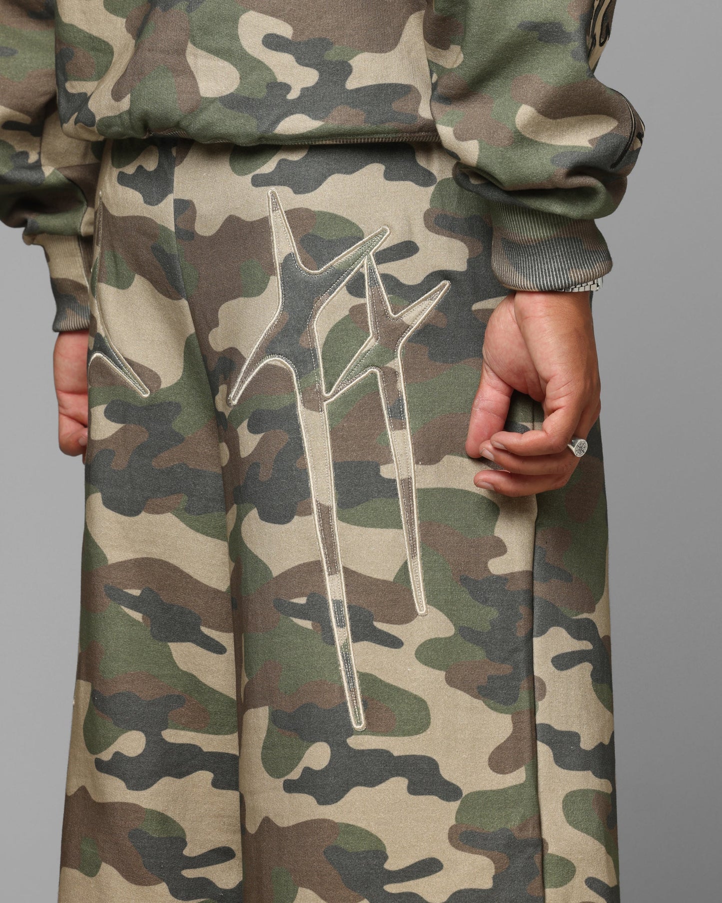 Loiter Ultra Hybrid Sweatpants Camo