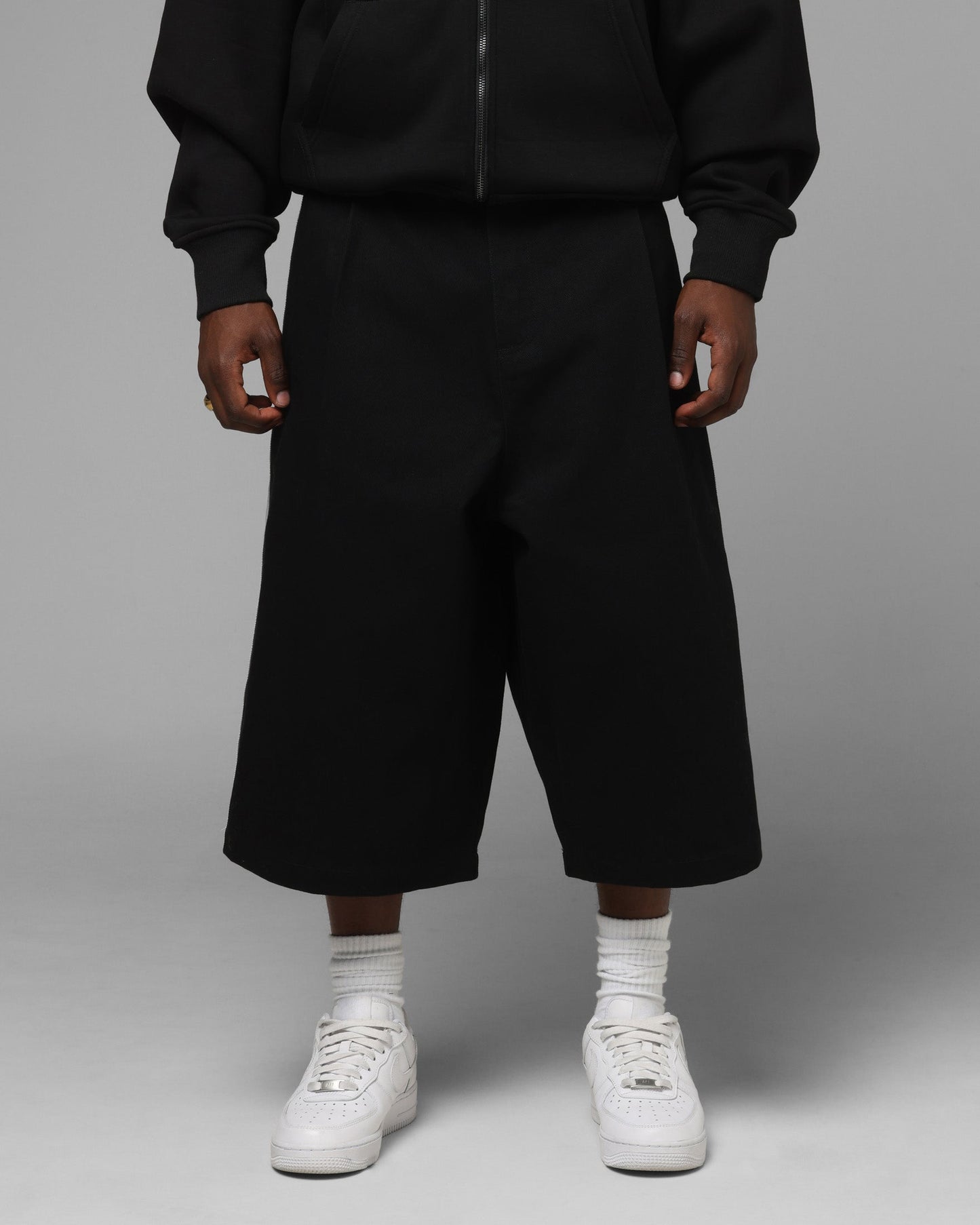 Loiter Lace Jorts Black