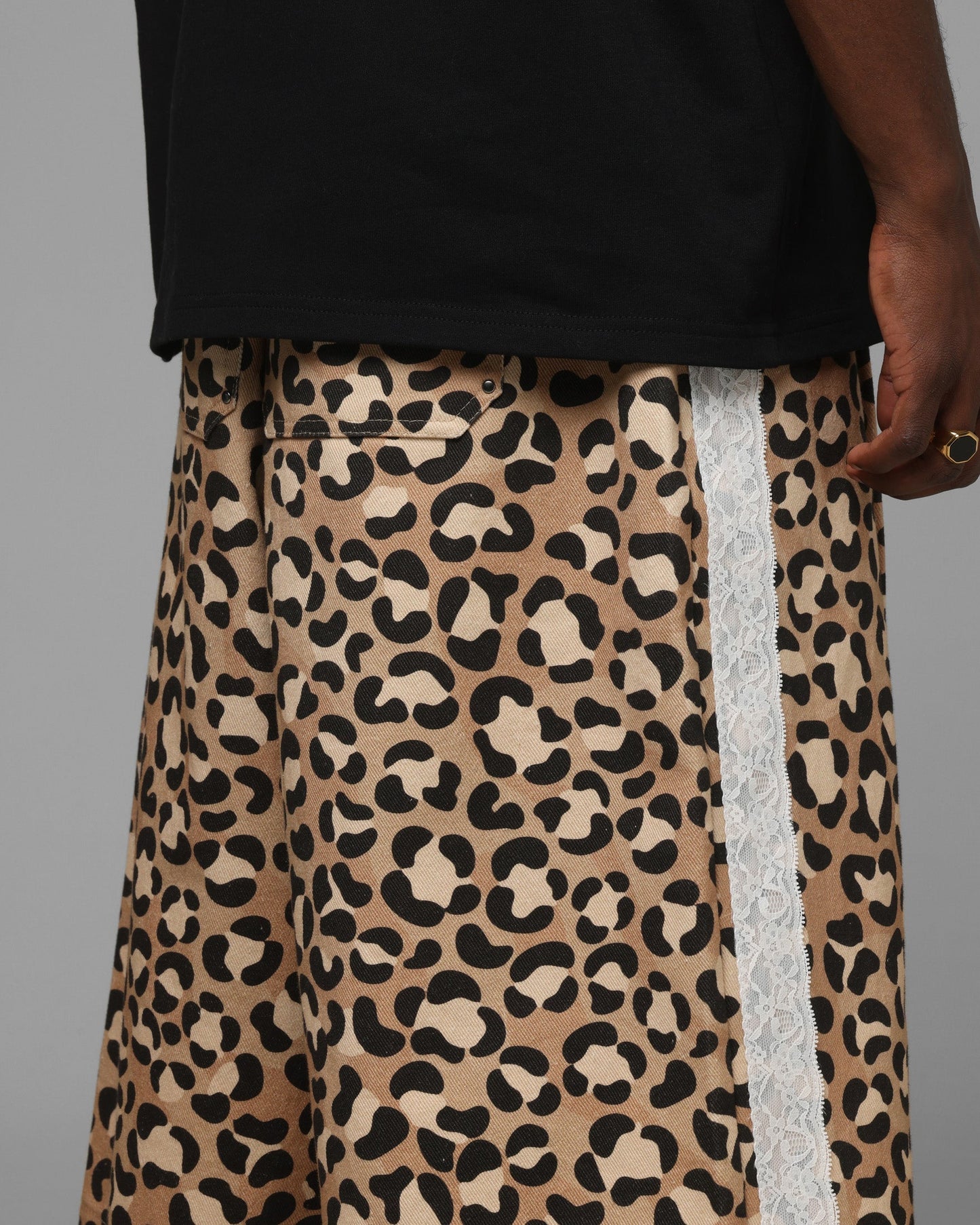 Loiter Lace Jorts Leopard