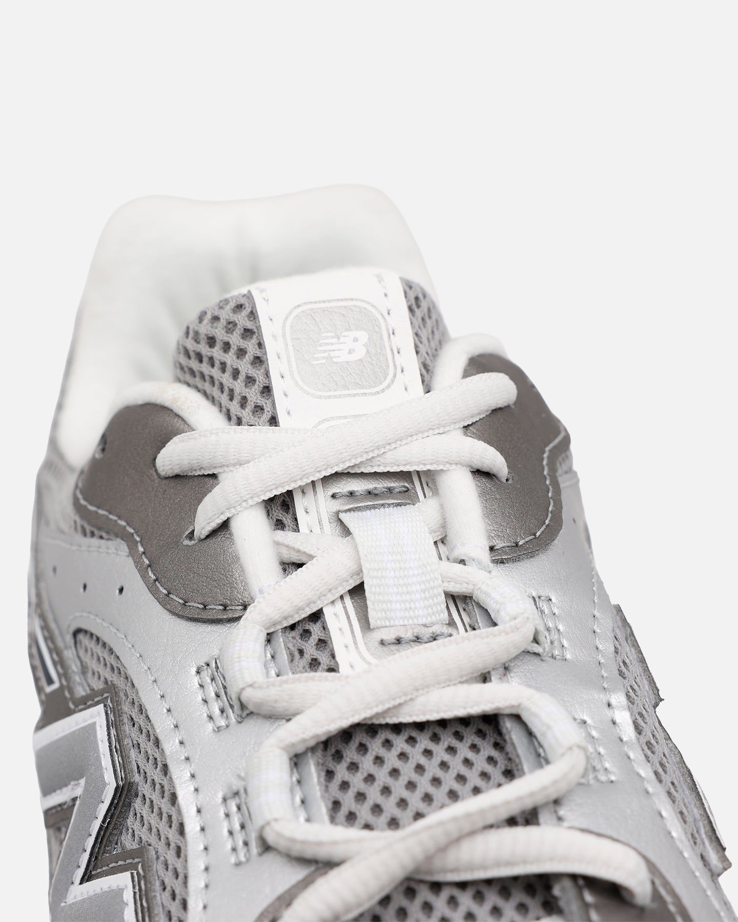 New Balance 204 Dark Silver