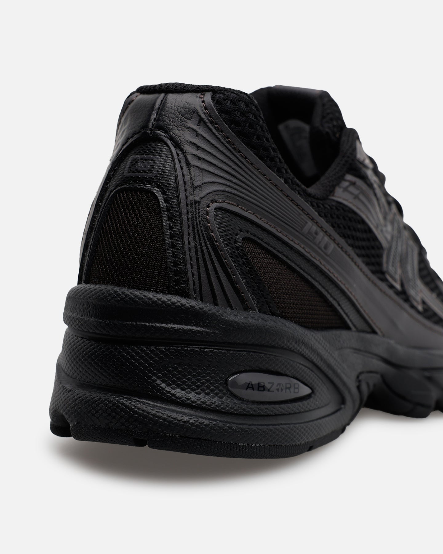 New Balance 740 Black/Black