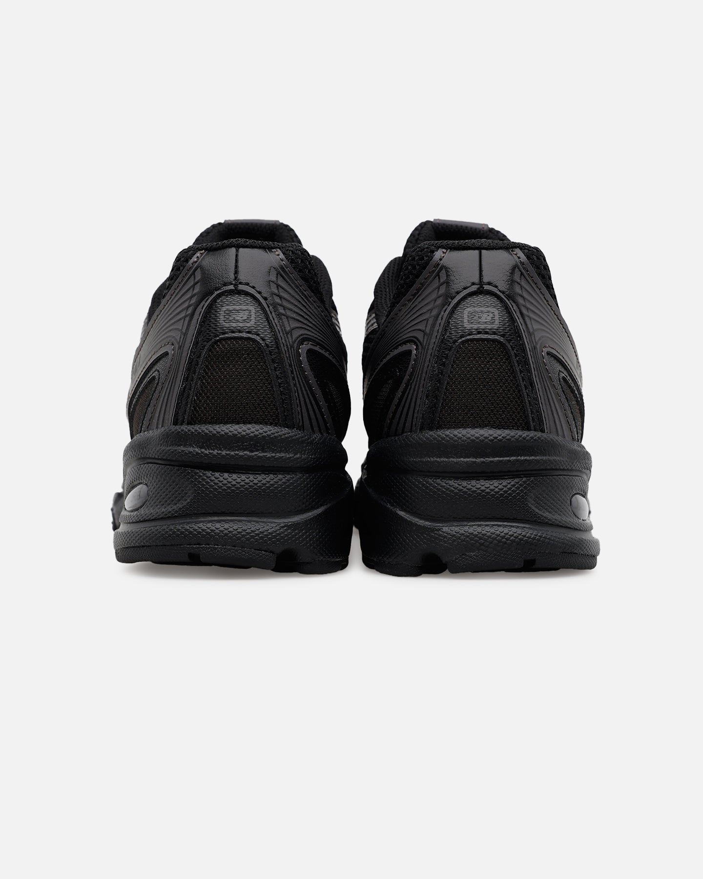 New Balance 740 Black/Black
